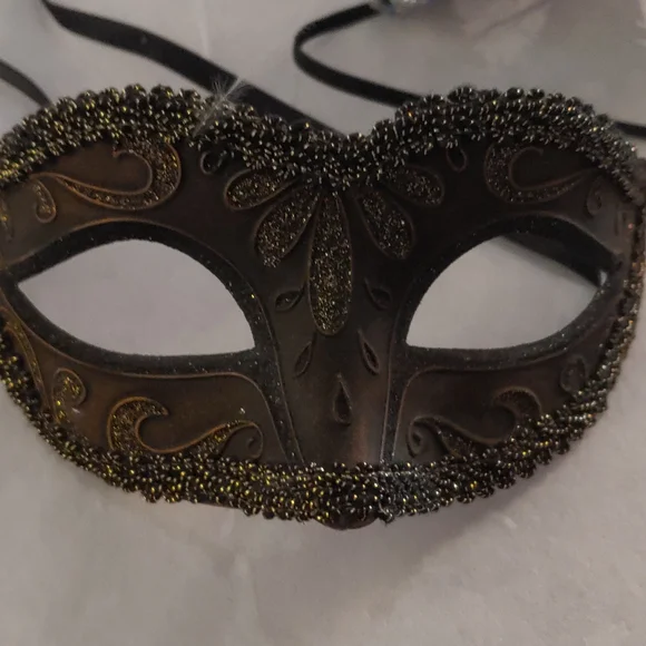 Masks - Picture 4 of 5
